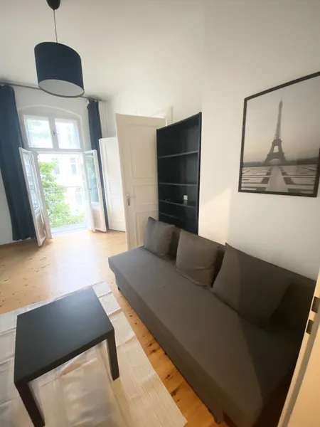 Möbliertes Wohnen im Prenzlauer Berg: Zentrale Altbauwohnung+Balkon+Aufzug bei Schönhauser Allee — photo 1